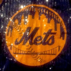 WHOES BOYFRIEND IS A METS FAN ??